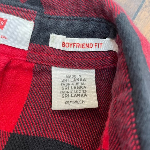 Levi's Top XS Red Black Buffalo Check Plaid Flannel Boyfriend Fit Shirt Women's - Picture 12 of 13